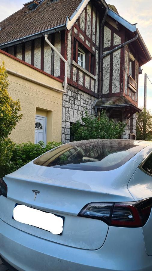 Apakabar Homestay - Proche Gare Melun, Parking Prive, Netflix La Rochette  외부 사진