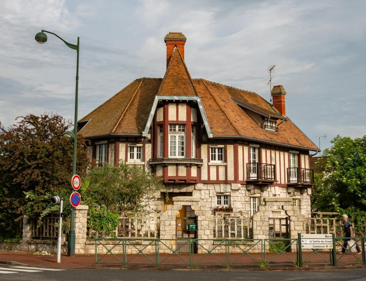 Apakabar Homestay - Proche Gare Melun, Parking Prive, Netflix La Rochette  외부 사진