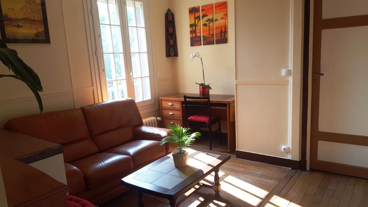 Apakabar Homestay - Proche Gare Melun, Parking Prive, Netflix La Rochette  외부 사진