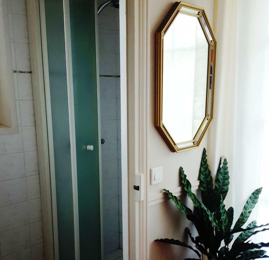 Apakabar Homestay - Proche Gare Melun, Parking Prive, Netflix La Rochette  외부 사진
