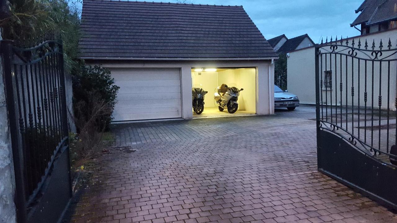 Apakabar Homestay - Proche Gare Melun, Parking Prive, Netflix La Rochette  외부 사진